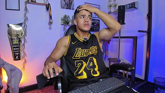 Rob zaens33 online show from 04/14/26, 02:45