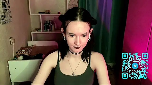 Snapshot of MabelDefina chatting on 04/25/26, 01:03 MabelDefina online show from 04/25/26, 01:03