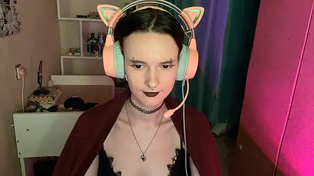 Snapshot of MabelDefina chatting on 05/16/26, 10:36 MabelDefina online show from 05/16/26, 10:36