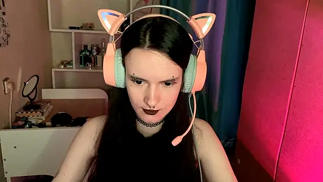 Snapshot of MabelDefina chatting on 05/18/26, 05:02 MabelDefina online show from 05/18/26, 05:02