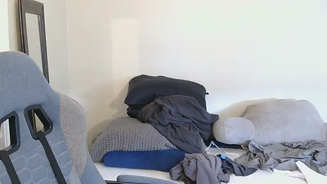 Snapshot of nigeleros chatting on 02/19/26, 07:54 nigeleros online show from 02/19/26, 07:54