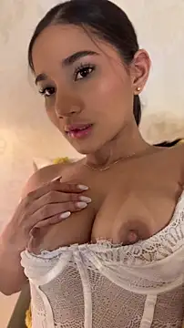 AlessiaVallmont online show from 04/14/26, 08:15