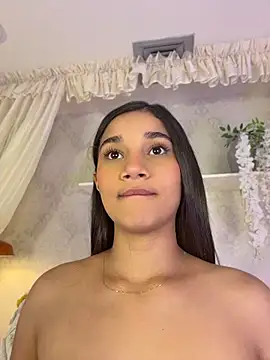 Snapshot of AlessiaVallmont chatting on 07/02/26, 10:05 AlessiaVallmont online show from 07/02/26, 10:05