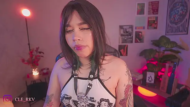 violette clerk1  online show from 04/25/26, 10:40