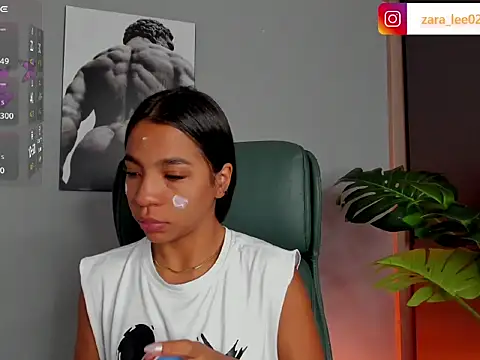 Snapshot of zara_leee chatting on 03/04/26, 11:38 zara leee online show from 03/04/26, 11:38