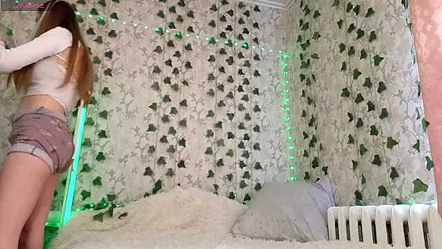 VictoriaDeese online show from 04/20/26, 03:42