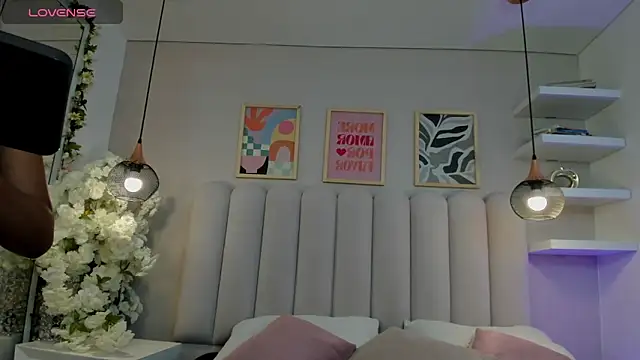 Mia Bailey  online show from 04/20/26, 03:09