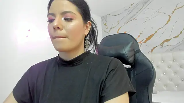 Evelin  thompsson online show from 03/25/26, 03:45