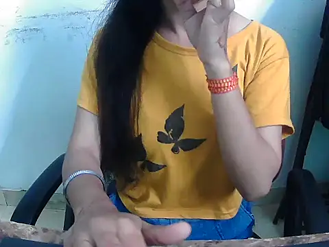 Hotsurbhi online show from 03/07/26, 03:58