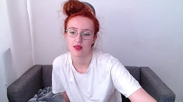 Snapshot of miay_here_ chatting on 06/11/26, 09:51 miay here online show from 06/11/26, 09:51
