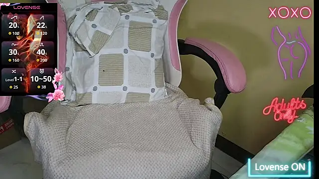 Snapshot of Luna_Moonfang chatting on 05/21/26, 04:30 Luna Moonfang online show from 05/21/26, 04:30