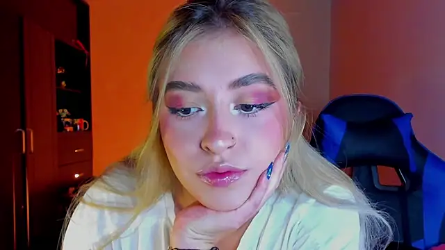 saradiazxxx online show from 03/31/26, 05:52