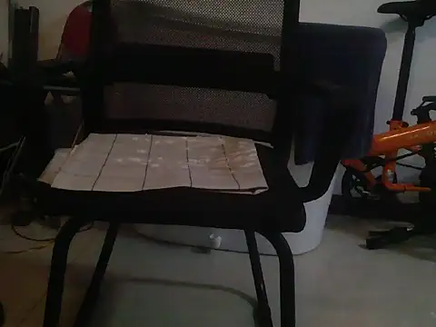 Snapshot of cxyz_222 chatting on 05/15/26, 12:01 cxyz 222 online show from 05/15/26, 12:01