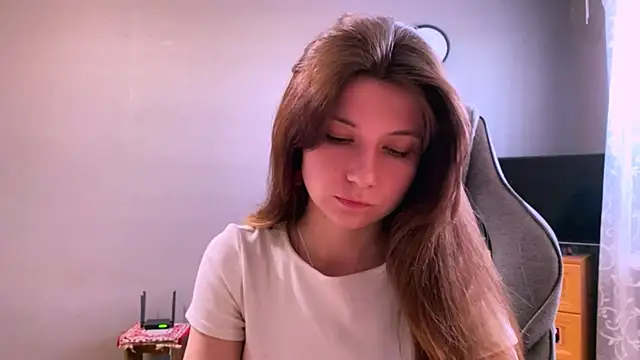 Snapshot of LunnaBliss chatting on 05/19/26, 04:02 LunnaBliss online show from 05/19/26, 04:02