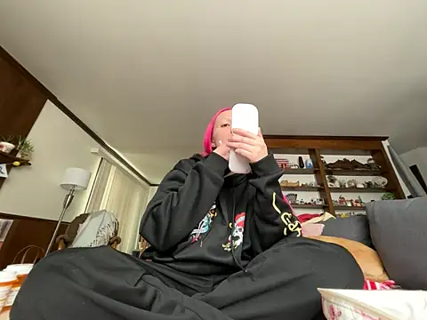 Snapshot of pinkhairfun16 chatting on 03/18/26, 06:11 pinkhairfun16 online show from 03/18/26, 06:11