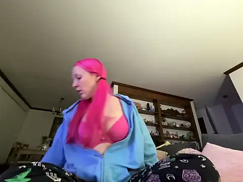 Snapshot of pinkhairfun16 chatting on 03/20/26, 12:26 pinkhairfun16 online show from 03/20/26, 12:26