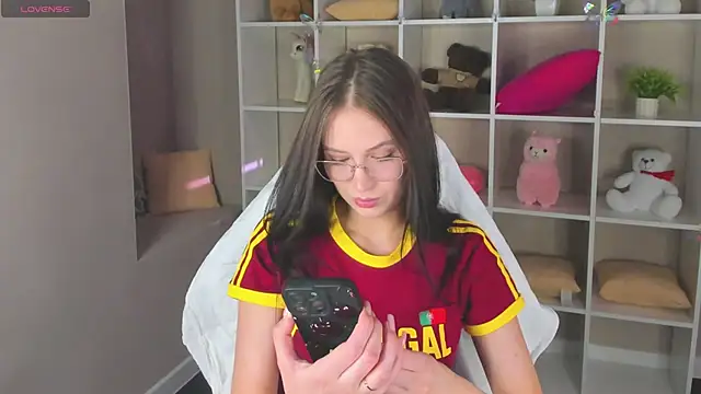 Miaa Hill online show from 04/14/26, 11:16