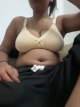 Snapshot of meenu_cuties chatting on 05/22/26, 08:03 meenu cuties online show from 05/22/26, 08:03