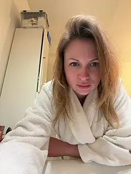 Frenchgirl45 online show from 02/28/26, 07:37