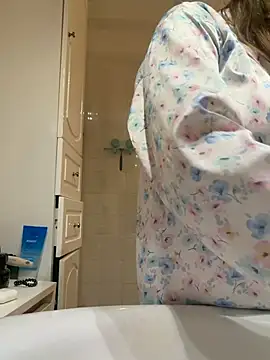 Frenchgirl45 online show from 03/01/26, 07:38