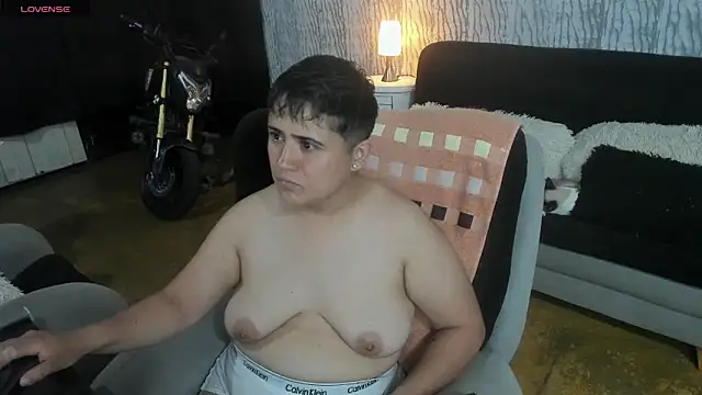 Snapshot of SophiaKnox chatting on 02/18/26, 12:06 SophiaKnox online show from 02/18/26, 12:06