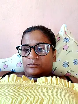 indianstrawberrylips4u online show from 02/21/26, 09:32