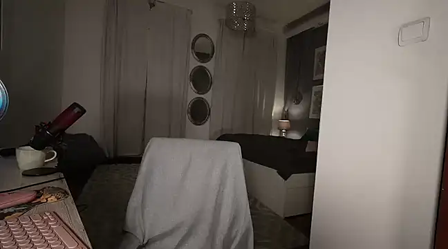 Snapshot of supreme_dominatrix chatting on 03/03/25, 12:04 supreme dominatrix online show from 03/03/25, 12:04