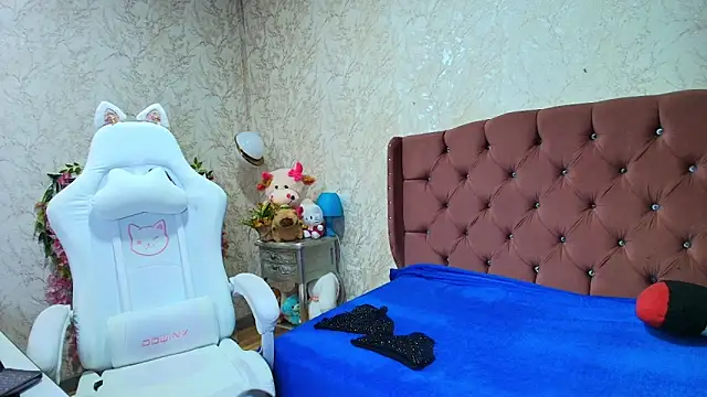 SelinaRussell online show from 05/04/26, 01:56