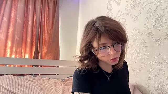 aera elese online show from 04/14/26, 09:04