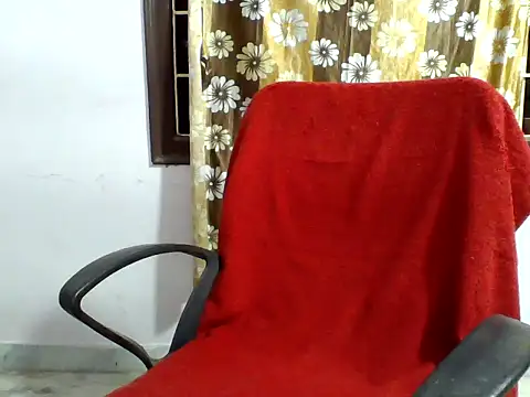 Snapshot of Angel_honeybear_143 chatting on 06/21/26, 04:31 Angel honeybear 143 online show from 06/21/26, 04:31