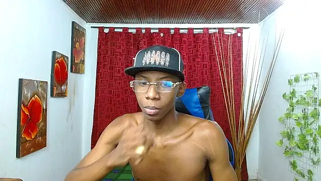 milo018 online show from 04/21/26, 08:20