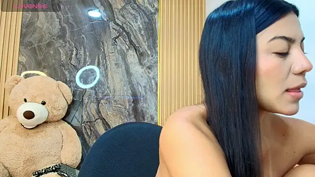 Snapshot of scarlett_lumi chatting on 03/05/26, 10:55 scarlett lumi online show from 03/05/26, 10:55