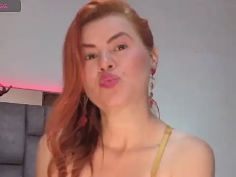 Snapshot of Xiomara-Suarez01 chatting on 04/22/26, 03:24 Xiomara-Suarez01 online show from 04/22/26, 03:24