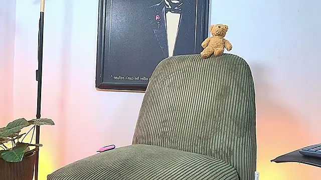 Snapshot of Eliassalvatore_ chatting on 07/30/26, 01:32 Eliassalvatore online show from 07/30/26, 01:32