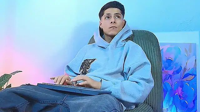 Snapshot of Eliassalvatore_ chatting on 08/05/26, 03:04 Eliassalvatore online show from 08/05/26, 03:04