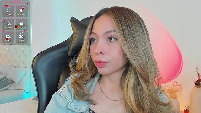 Snapshot of LuuluBerry chatting on 03/06/26, 03:41 LuuluBerry online show from 03/06/26, 03:41