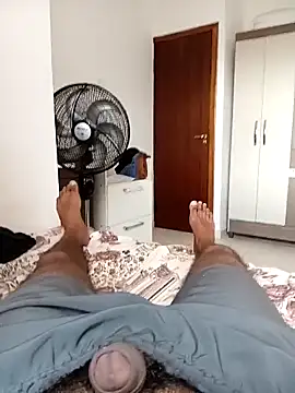 Snapshot of Mineirinho_85 chatting on 03/24/26, 06:46 Mineirinho 85 online show from 03/24/26, 06:46