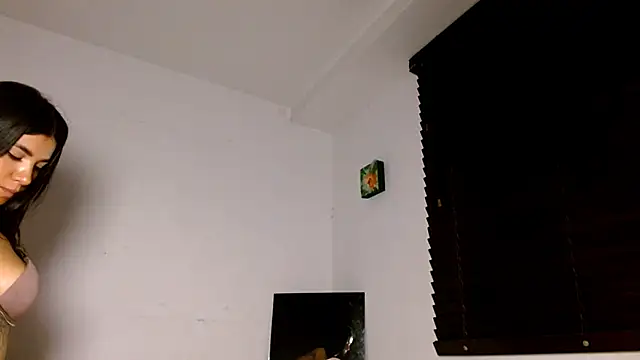 MiaDiamontLatin online show from 05/16/26, 12:18