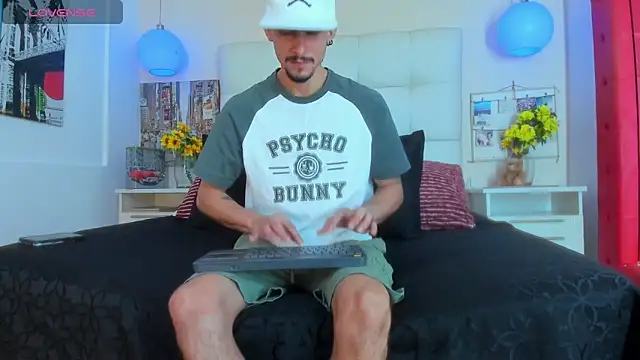 SharonTygaX online show from 04/15/26, 04:08