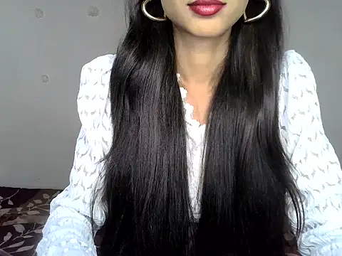 SIKSHA SINGH online show from 05/18/26, 07:20