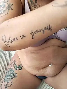 Emma12117 online show from 04/20/26, 09:56