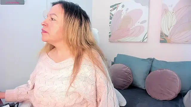 Ivonne 4 online show from 03/04/26, 12:44