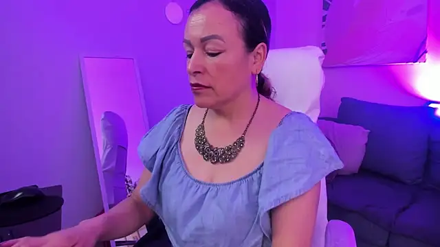 Ivonne 4 online show from 04/02/26, 12:58