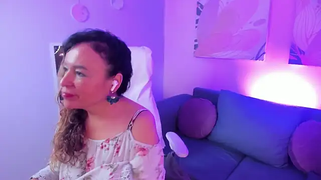 Ivonne 4 online show from 04/19/26, 02:05