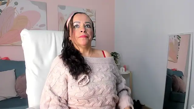 Snapshot of Ivonne_4 chatting on 06/19/26, 01:26 Ivonne 4 online show from 06/19/26, 01:26