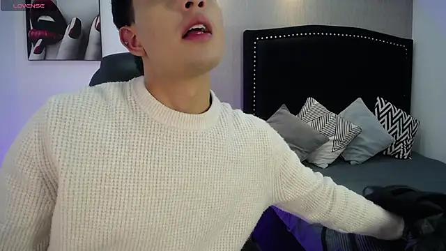 NewYoungHot online show from 04/10/26, 08:13