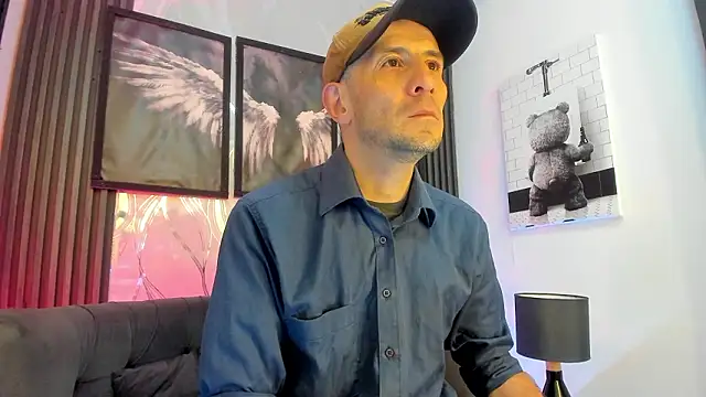 Milanwhite  online show from 02/24/26, 11:30