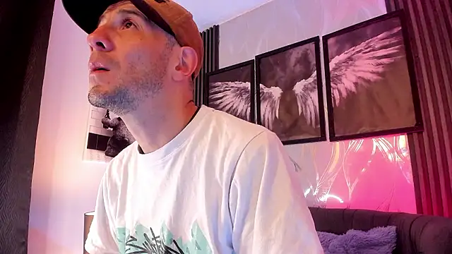 Milanwhite  online show from 03/06/26, 11:39