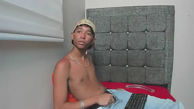 Little Twink19x online show from 02/25/26, 07:23