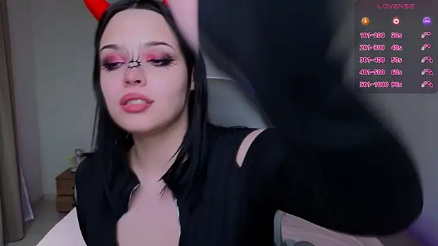 DorisLuxury online show from 04/15/26, 08:53